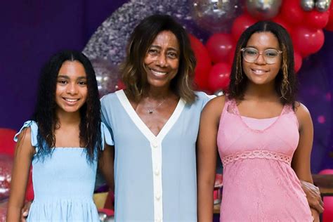 Quem são as filhas de Glória Maria, Maria e Laura.